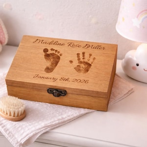 Baby Gift Personalized Video Memory Box – Engraved Baby Keepsake Box with Screen, Digital Newborn Gift Bild 7