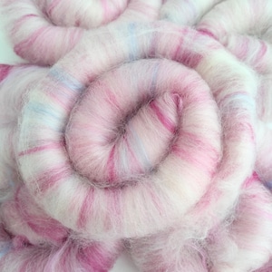 White pink and blue merino wool and silk rolags 100g. Hand carded wool and fibre rolag. Art batt for felting. Art batts for spinning.