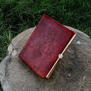 Leather Journal Book of Shadows Blank, Grimoire Handmade Journal Leather bound Spellbook Journal Leather Notebook for Witch/Wiccan/Pagan/her