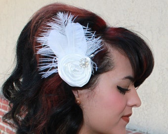 White rosette hair clip, Bridal feather Fascinator, bridal hair clip, wedding hair accessory, white feather Clip, ostrich feather photo prop