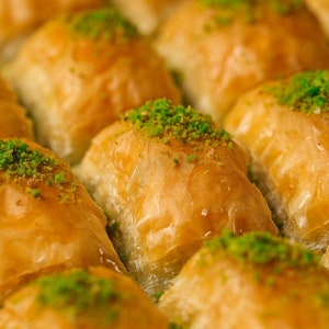 Turkish Baklava with Pistachio, Special Turkish Baklava, Baklava, gift, Metal tin box image 5