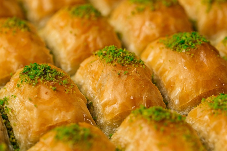 Turkish Baklava with Pistachio, Special Turkish Baklava, Baklava, gift, Metal tin box image 5