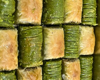 Handgemachte gemischte Baklava, Pistazie Wrap und Pistazie Baklava, türkische Baklava, 25 Stück - 2.50lb - 1.200 kg, Metalldose, Geschenk