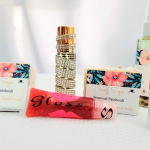 Travel size Self-Care Gift Set: Personal Care Body Basket with Relaxation and Pampering for her