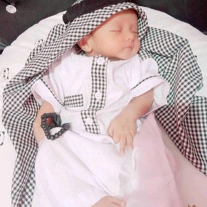 Baby boys abaya full sets for age 0-24 months white Black checkered lis image 2