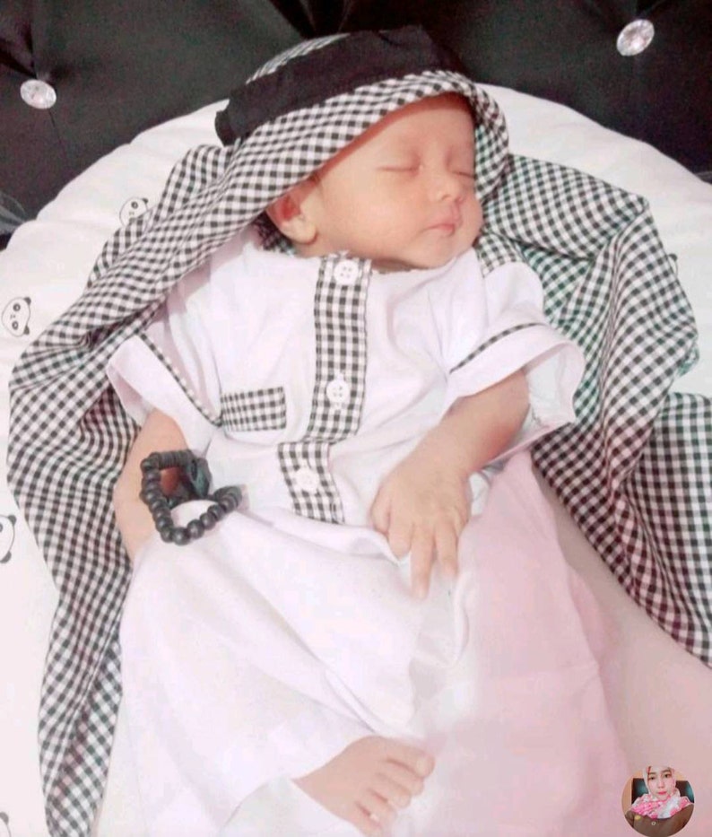 Baby boys abaya full sets for age 0-24 months white Black checkered lis image 2