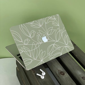 Light Matcha Flower Line Apple MacBook Case, Personalized Name, Text, Suitable for Pro 14 15 16, Air 13 Inch Laptop Case,Holiday Gift Bild 1