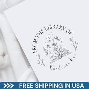 Personalisierter Bibliothek Stempel, Aus der Bibliothek von Stempel, Ex Libirs Stempel, Dieses Buch gehört Stempel, Angepasster Buchstempel, Geschenk für Buchliebhaber