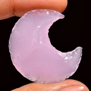 Pierres précieuses brutes uniques en forme de croissant de lune en calcédoine rose de qualité supérieure pour la fabrication de bijoux, 26 carats. 32X29X7 mm GA-232