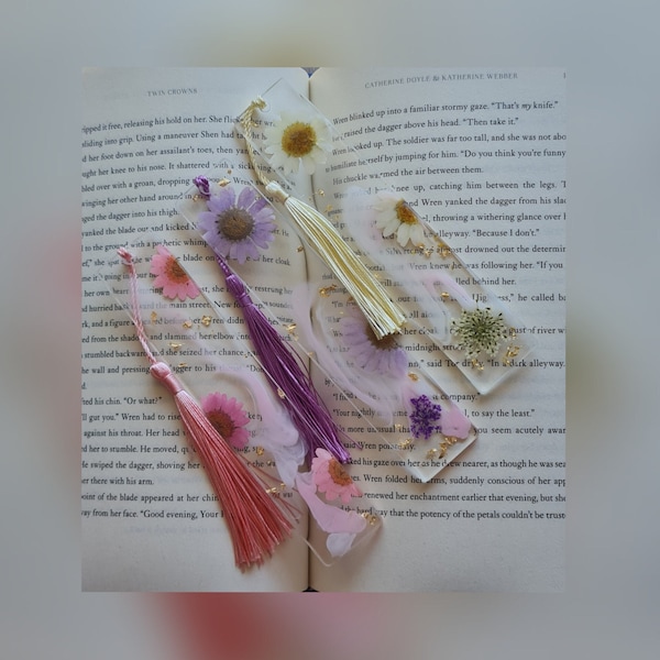 Lesezeichen aus Epoxidharz mit Blumen| Resin Bookmark| Buchliebhaber | Geschenkidee | handgefertigt | Geschenk Freundin