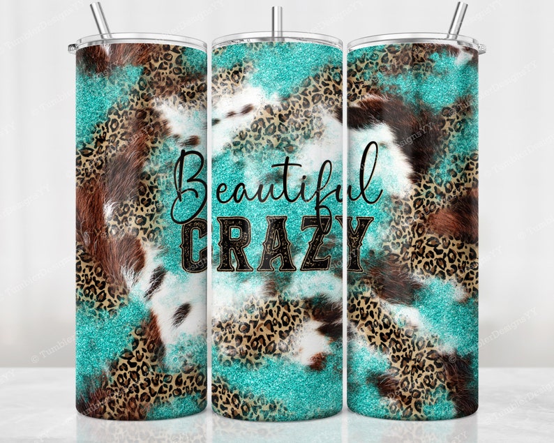 Peut inclure: Un gobelet turquoise et marron avec un motif de peau de vache et de l&eacute;opard. Le gobelet porte l'inscription "Beautiful Crazy".
