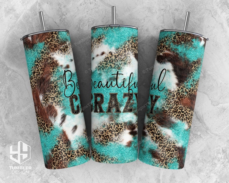 Peut inclure: Trois gobelets en acier inoxydable avec un motif l&eacute;opard turquoise, marron et blanc. Les gobelets ont un motif imprim&eacute; de peau de vache noir et blanc et le texte "Beautiful Crazy" en noir.