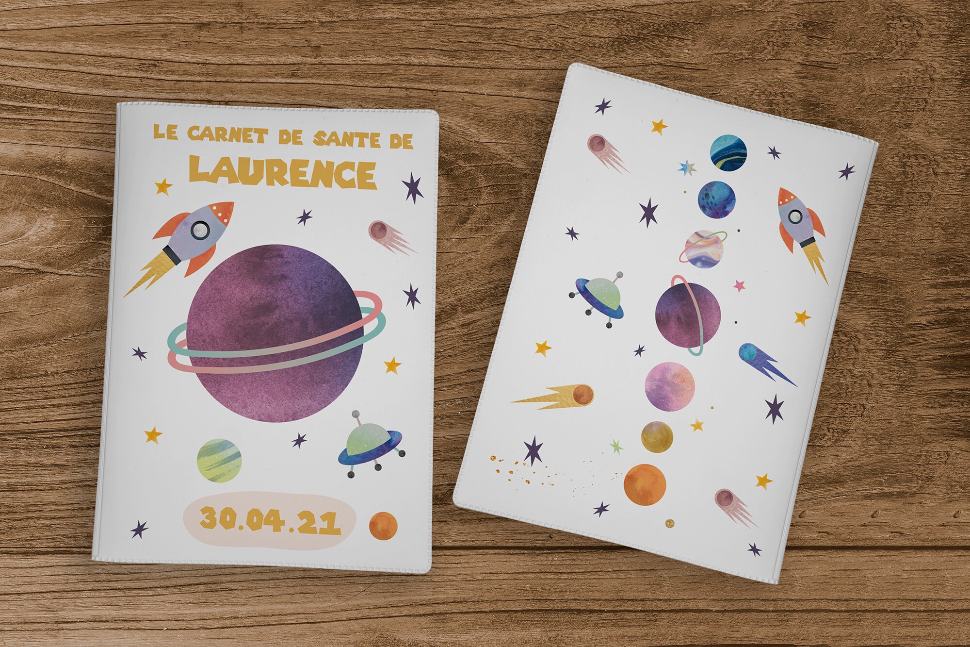 Protège Carnet De Santé Personnalisé Fusée – 16x22 Cm, PVC Souple, Prénom Personnalisable, Cadeau Naissance