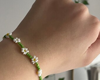 Daisy chain bracelet