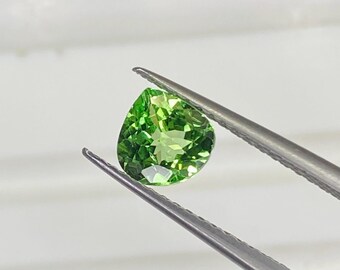 Natural Tsavorite Garnet – Vivid Green Heart Cut – 0.80 Ct Loose Gemstone
