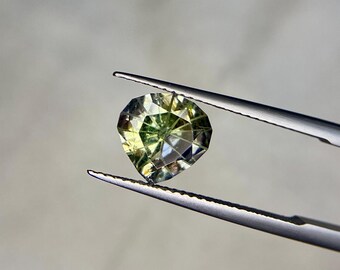 Natural Tanzanite zoisite gemstone 2 Ct Fancy Heart Cut yellow & Green Color 8.90 X 8.80 mm
