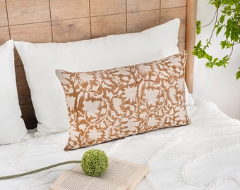 Housse de coussin lombaire florale en lin : taie d'oreiller campagnarde bohème marron clair