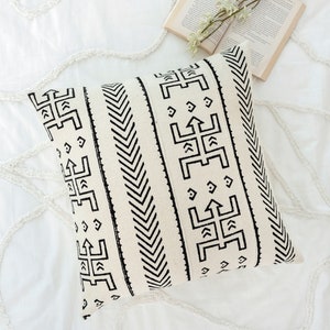 Bohemian Mud Cloth Pillow Cover, African Mud Cloth, Modern Farmhouse, Neutral Couch Decor, Natural Cream Throw Cushion Cover