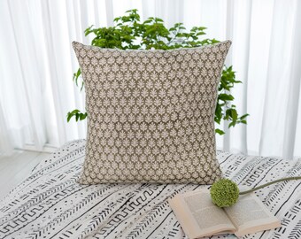 Federa per cuscino in lino floreale: stampata a mano con blocchi, arredamento in stile boho-chic
