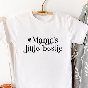 Mama's Little Bestie Svg Png Pdf, Baby Onesie Svg, Baby Boy Svg, Baby Girl Svg, Ouders Svg, Mom Svg, New Baby Svg, Baby Shower Svg