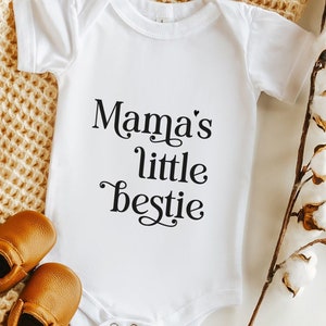 Mama's Little Bestie Svg Png Pdf, Baby Onesie Svg, Baby Boy Svg, Baby Girl Svg, Ouders Svg, Mom Svg, New Baby Svg, Baby Shower Svg
