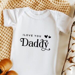 Eu te amo papai SVG PDF PNG, anúncio de gravidez Onesie Svg, novo pai revela Svg, presente para papai Svg, anúncio surpresa de bebê Svg