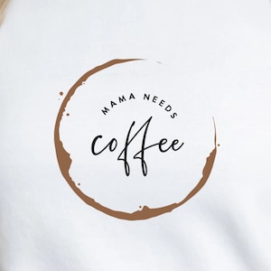 Mama Needs Coffee SVG PNG PDF, Coffee Lover Shirt Svg, Mom Life Svg, Presente de Dia das Mães, Funny Mom Png, Mother Shirt Svg, Coffee Mom Svg