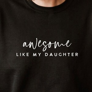 Geweldig zoals mijn dochter SVG PNG PDF, papa cadeau SVG, grappig vaderdagcadeau, bijpassende shirt SVG, vaderdag SVG, papa verjaardag SVG, papa SVG