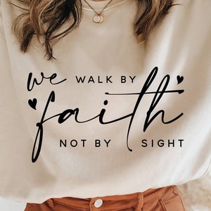 We Walk by Faith Not by Sight SVG, Christian Svg, Religiöse svg, Glaube Svg, Jesus Svg, Bibel Zitate Shirt Svg, Png, Dfx, Cricut Cut Datei.