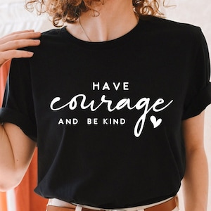Ayez du courage et soyez gentil SVG PNG PDF, soyez gentil Svg, gentillesse Svg, Bible citation Svg, Svg d'affirmations positives, Silhouette, couper des fichiers, Cricut
