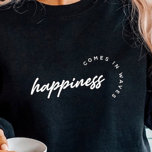 La felicidad viene en olas SVG PNG PDF, vacaciones de verano svg, vacay svg citas, wave svg playa sun camisa svg, camisa de mujer diseño svg