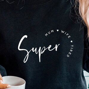 Super mãe, super esposa, super cansado SVG, mãe svg, mãe vida svg, presente de dia das mães, camisa de mãe svg, citação de mãe engraçada svg, png, dfx para cricut
