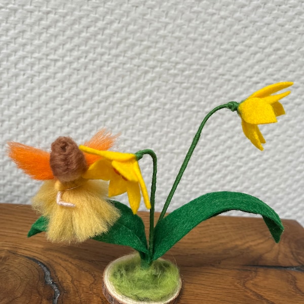 Gefilzte Blumenfee  -  Narzisse/ Osterglocke, bezaubernde Frühlingsdekoration