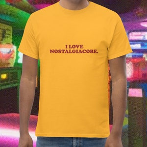Me encanta NOSTALGIACORE nostalgia core meme divertido vhs estética de los 80 estilo vintage de los 80 camiseta video éxito de taquilla