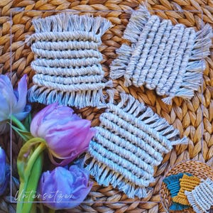 Posavasos cuadrados de macramé | Posavasos con flecos | Decoración bohemia hecha a mano | Mantel individual con flecos | Decoración de mesa sostenible | Tapete hippie para taza