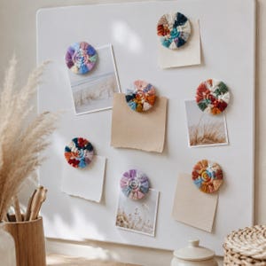 Buntes Makramee Magnet Set 3er | Mehrfarbige Boho Kühlschrankmagnete | Handgemacht aus recycelter Baumwolle
