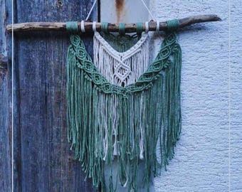 Colorful macrame wall hanging | Sustainable boho wall decoration | Decorative Nordic tapestry on driftwood | Gift idea | Model "Belana"