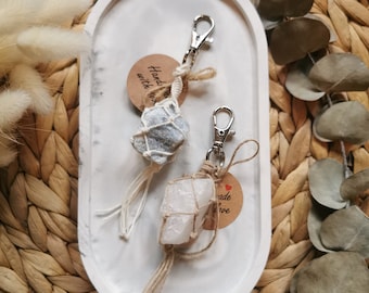 Porte-clés en pierres précieuses | Pendentif en macramé avec pierre de guérison brute | Spirituel | Talisman porte-bonheur | Quartz bleu et quartz rose
