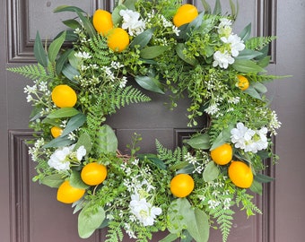 Couronne d'été de citrons et d'hortensias pour porte d'entrée, couronne de fleurs de citron de style cottage, décoration murale d'été blanche et jaune, décoration de porte d'entrée