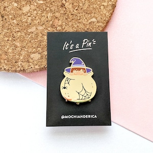 Broche de esmalte de caldeirão de bruxa