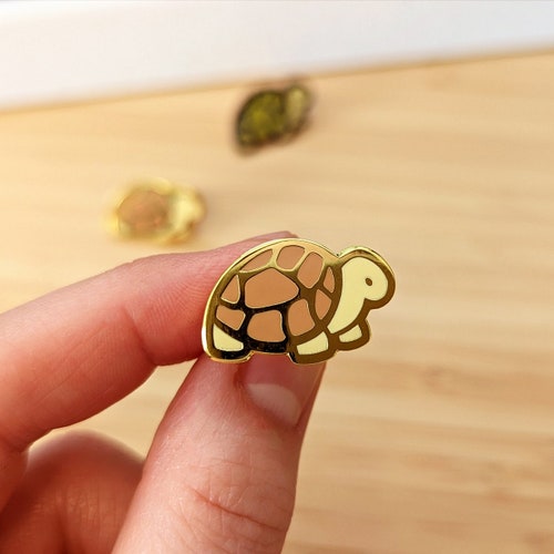 Broche en émail dur de tortue