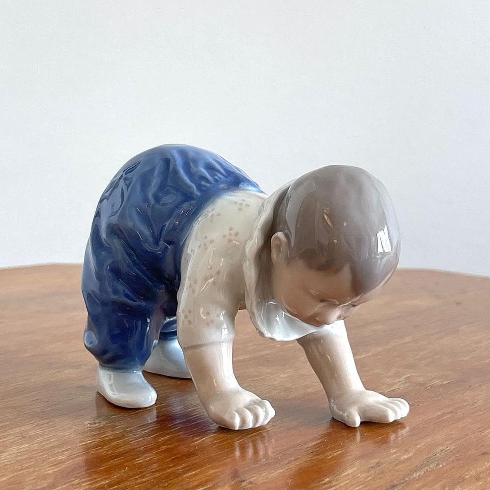 ロイヤルコペンハーゲン ハイハイする子供の置物 No.1518 | 1960年代