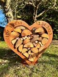 Heart made of metal customizable wooden shelf rust rust wooden shelf garden, terrace decoration wedding gift firewood rack personalized
