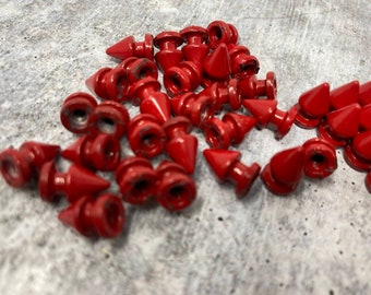 Nouveau, pointes « rouges », 12mm, 100-pcs, pointes avec vis, petites pointes et clous à cône, vis métallique pour bricolage punk, cuir, sacs et vêtements