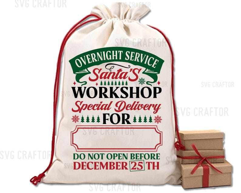 Puede incluir: Una bolsa de lona blanca con cordones de ajuste rojos, decorada con un dise&ntilde;o navide&ntilde;o verde y rojo. El texto dice "Servicio nocturno Taller de Pap&aacute; Noel Entrega especial para" con un espacio en blanco para un nombre. La parte inferior de la bolsa dice "No abrir antes del 25 de diciembre".