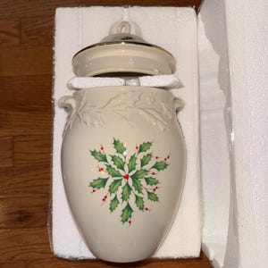Słoik na ciasteczka świąteczne Lenox Holiday Holly | Nowy w pudełku | Nieużywany, doskonały stan | Kolekcjonerski przedmiot świąteczny | Dekoracja świąteczna