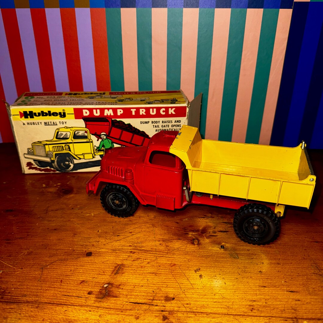 1950年代ヴィンテージ Hubley ダンプトラック No. 801 – 赤と黄色の