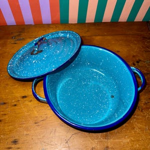 Vintage Blue Enamelware Pot with Lid Speckled Camp Cookware Rustic Farmhouse Kitchen Decor Primitive Cabin Cooking Pan