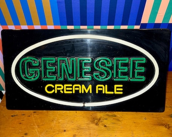 Vintage 1984 Genesee Cream Ale beleuchtetes Bierschild - Mai 1984 Mirro-Produkte - Retro Mann Höhle Bar Dekor - Funktionier Zustand - 19 "Breite