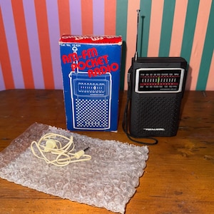 Vintage 1980s Radio Shack Realistic 12-634 AM FM Pocket Portable Transistor Radio 9V Battery Integrated Circuit Retro